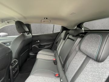 Peugeot 408 - 8