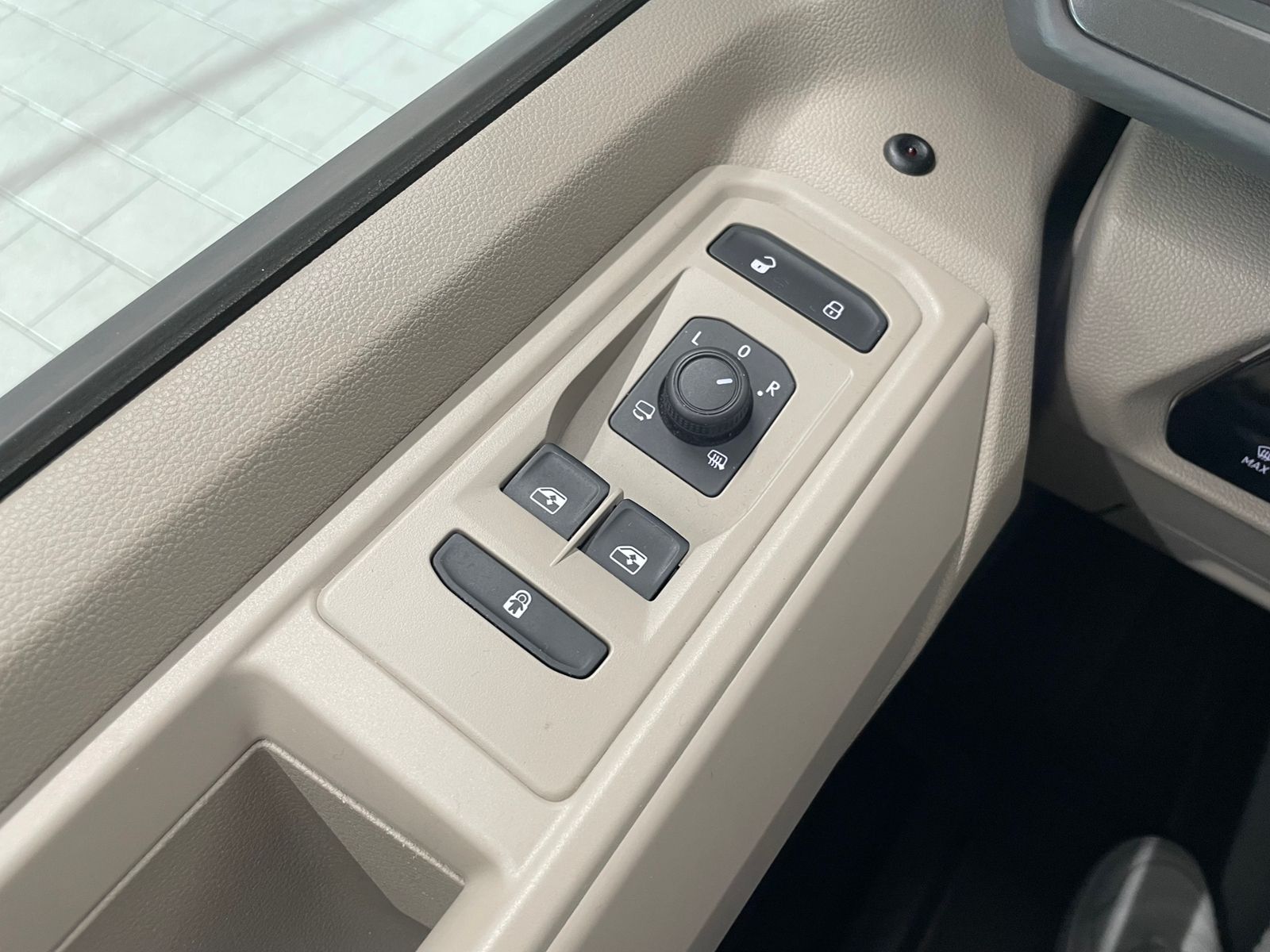 T7 Multivan 2.0 TDI DSG SHZ RFK TEMPOMAT PDC