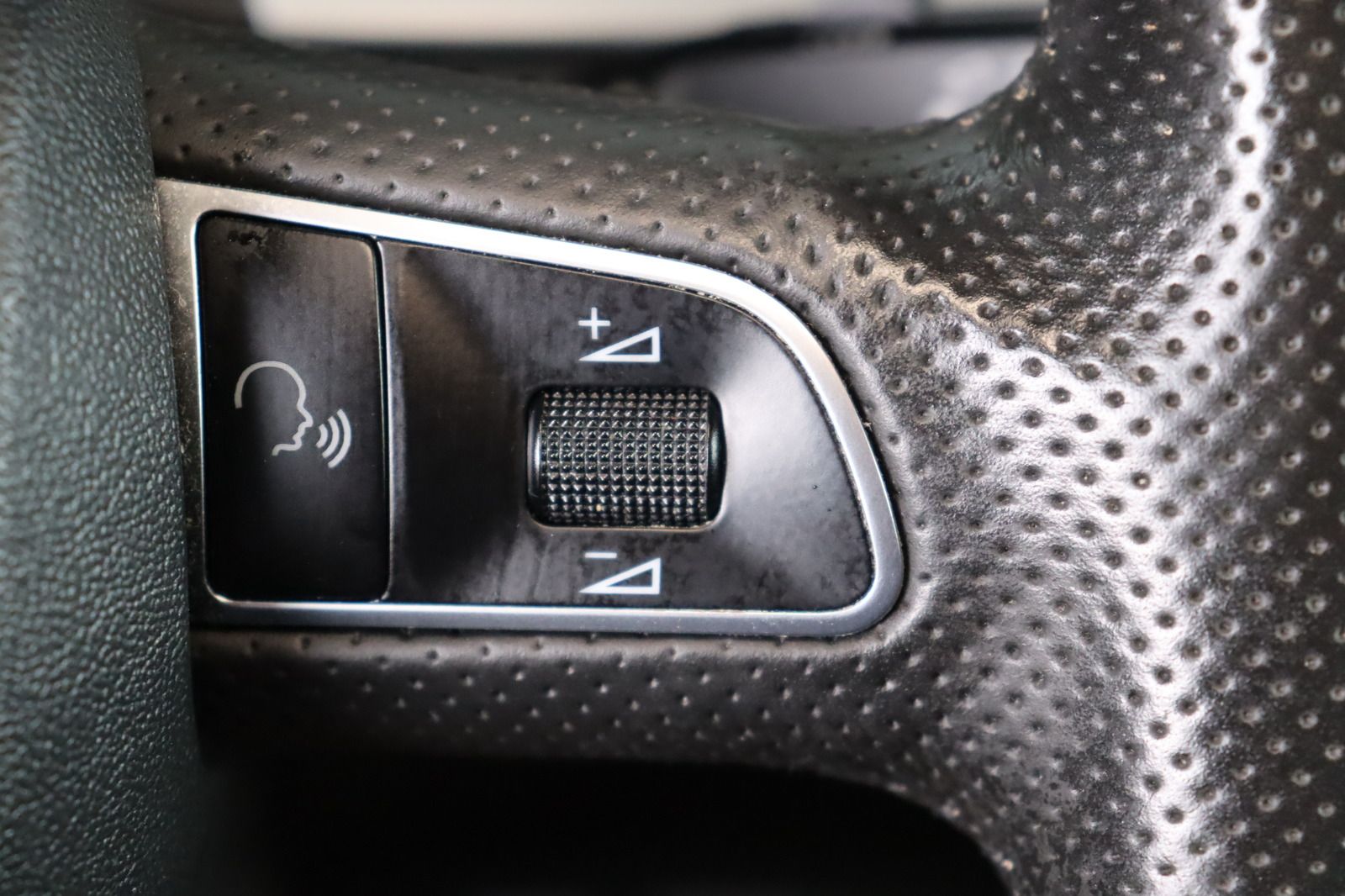 Fahrzeugabbildung Audi A4 2.0 TFSI quattro Avant * BI-Xenon * Navi *