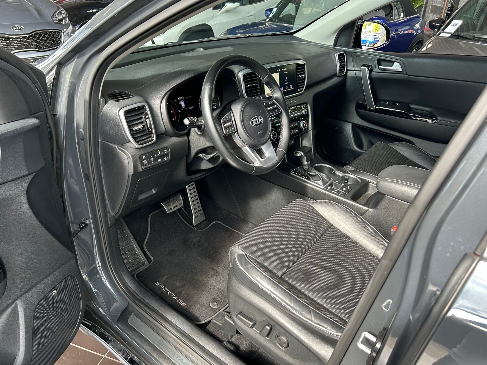 Fahrzeugabbildung Kia Sportage Platinum Edition 4WD PANO LEDER 19"