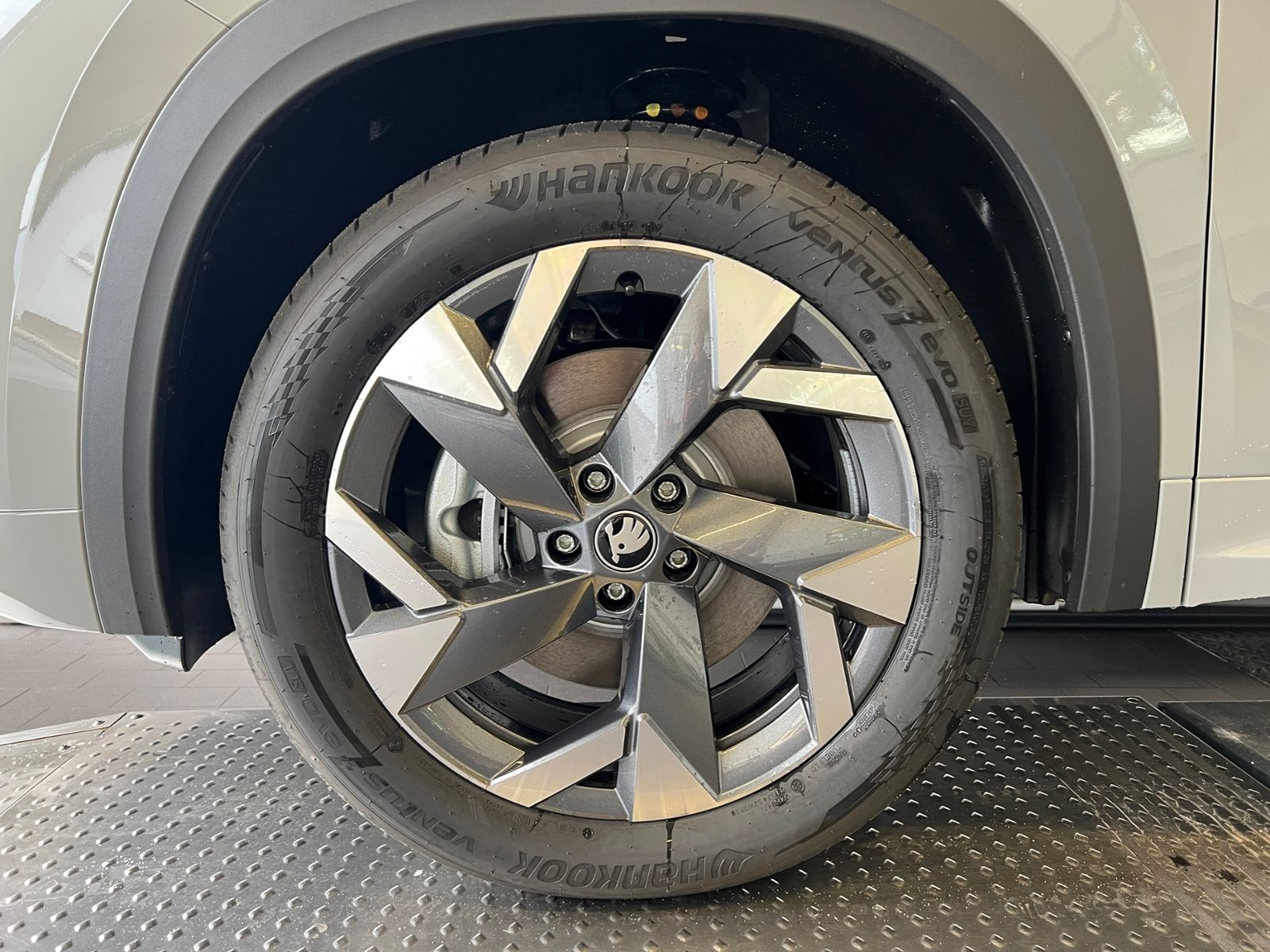 Fahrzeugabbildung SKODA Kodiaq Sportline 1.5 TSI IV DSG *AHK, Navi, ACC*