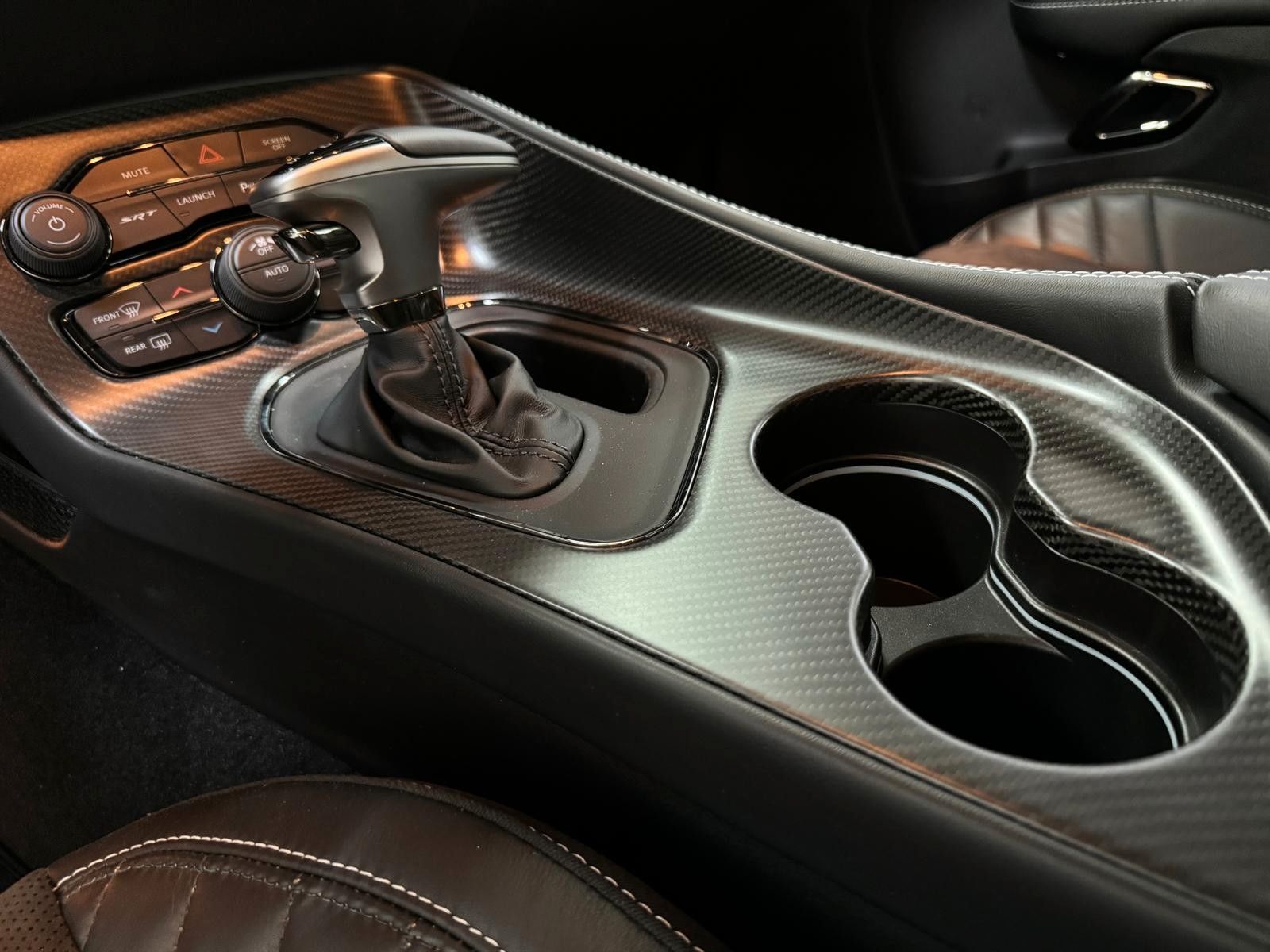 Fahrzeugabbildung Dodge CHALLENGER HELLCAT JAILBREAK-LAGUNA-YELLOW CAL.-