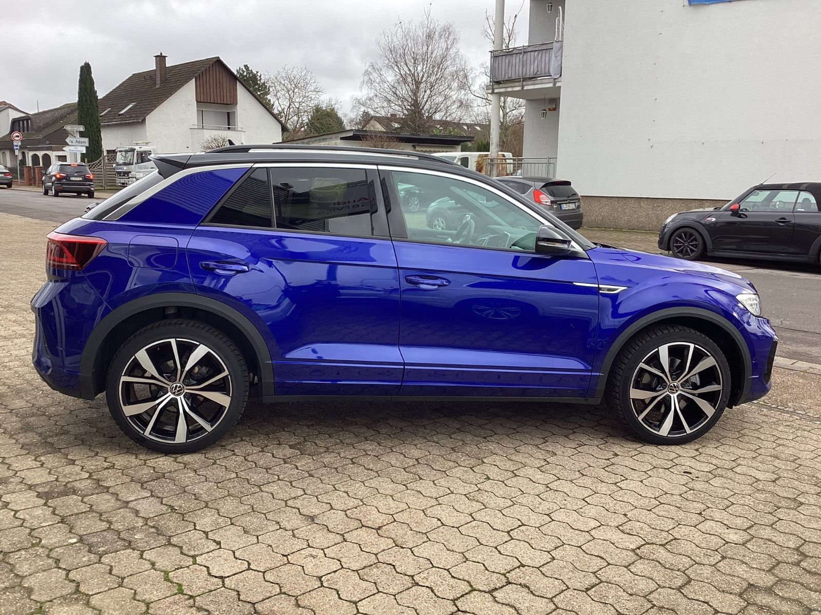 Fahrzeugabbildung Volkswagen T-Roc R-line 1.5TSI DSG Navi IQ.Light ACC Kamera