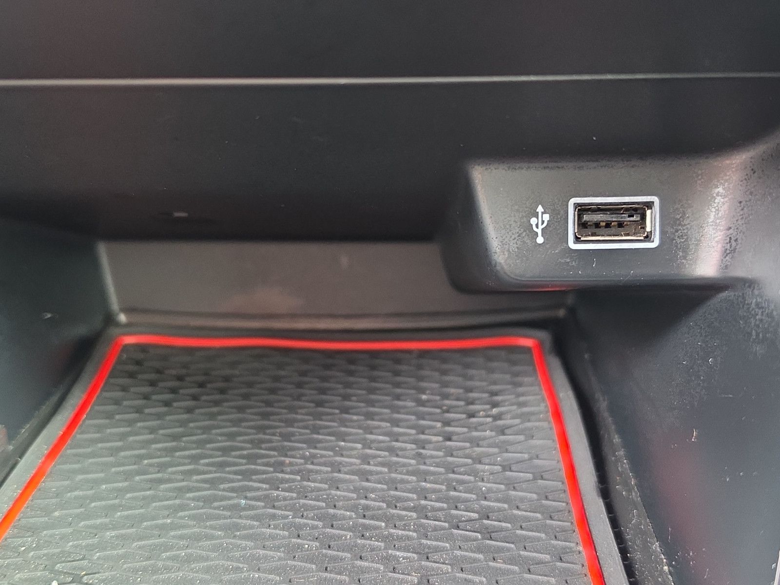 Fahrzeugabbildung Volkswagen Polo VI beats 1.HAND ACC LEDER NAVI DIGITACHO