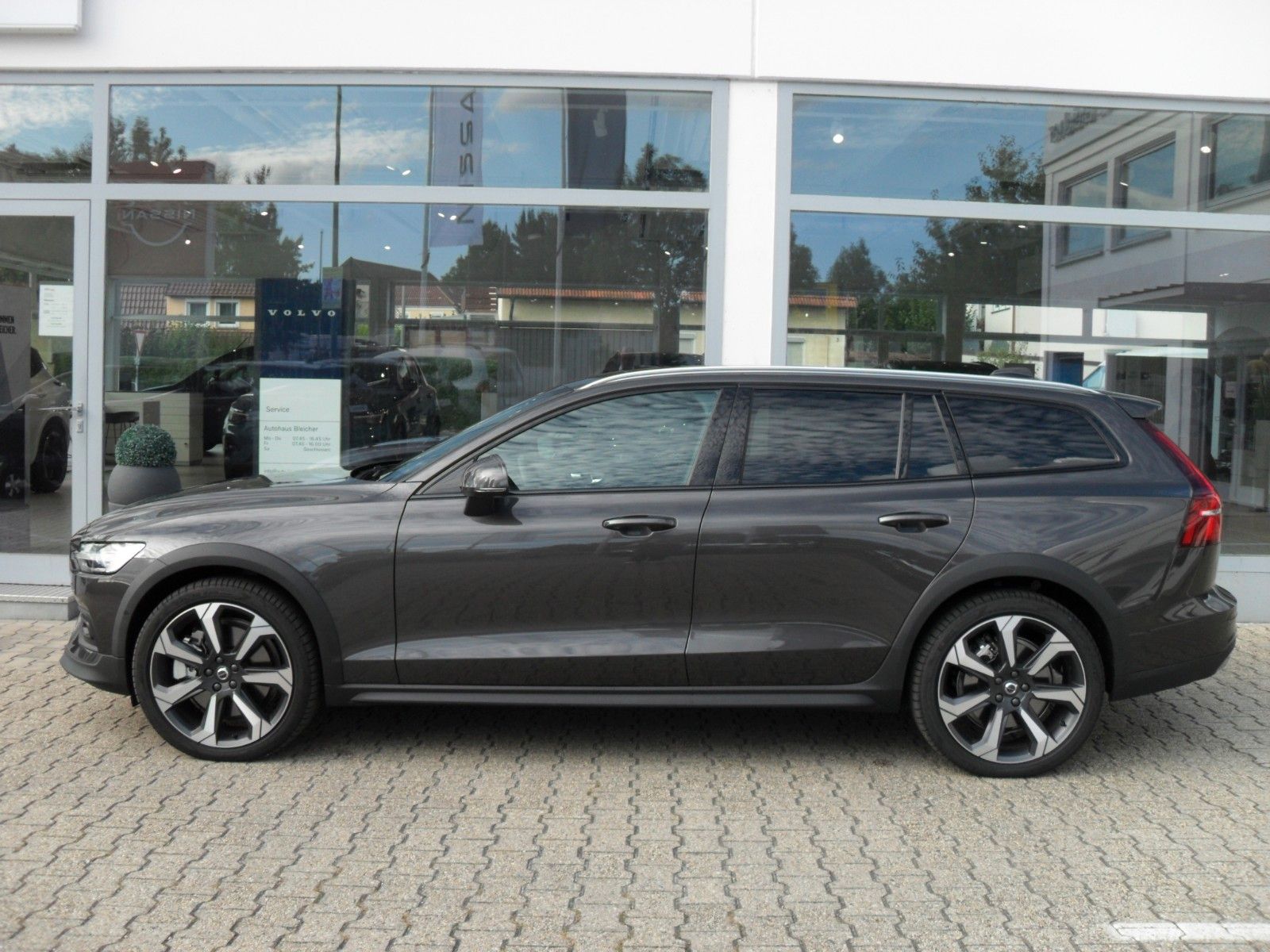 Fahrzeugabbildung Volvo V60 B5 Cross Country Plus AWD | AHK | 360° | SH