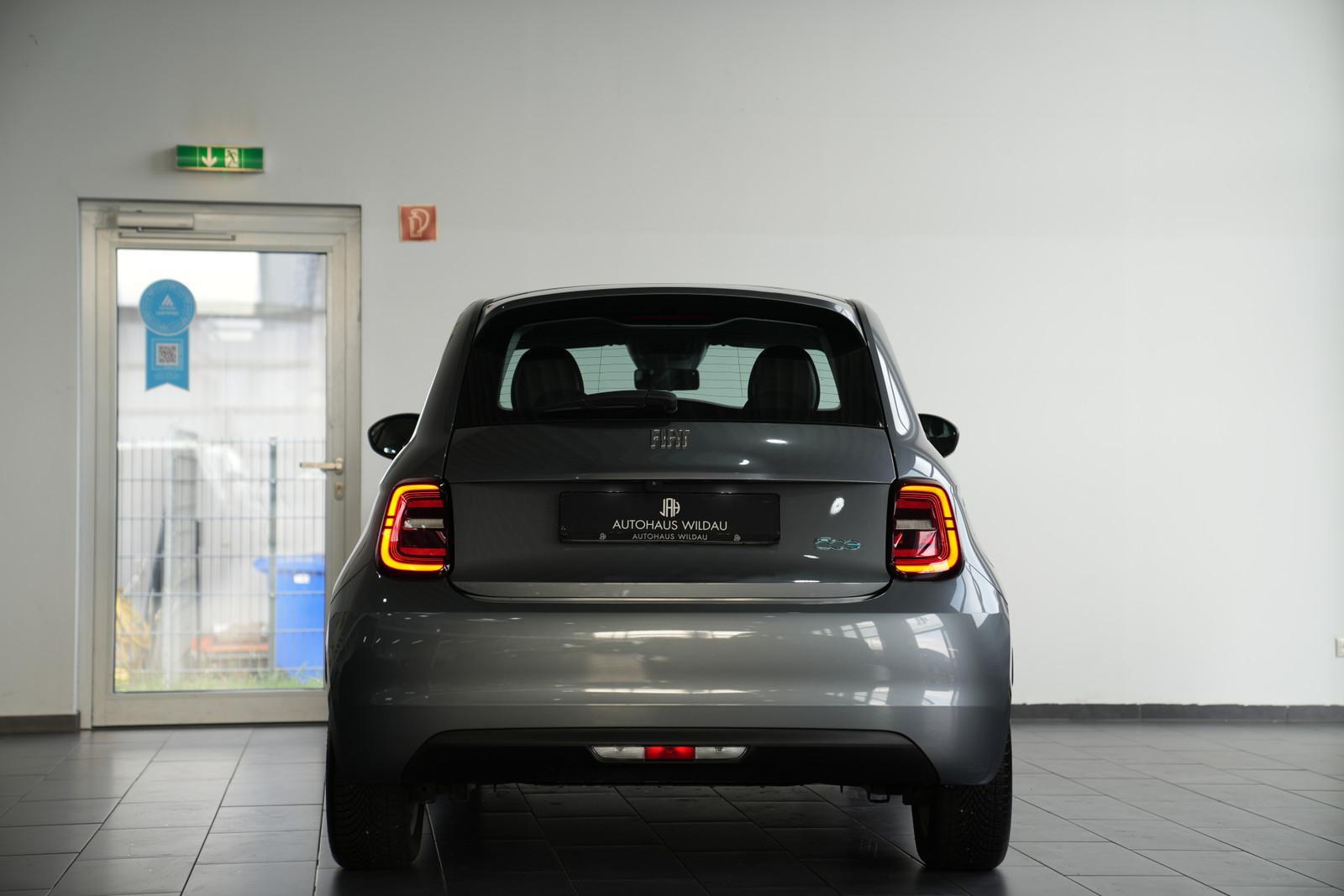 Fiat 500 e 3+1 Icon *AUT*SHZ*KAMERA*CARPLAY*