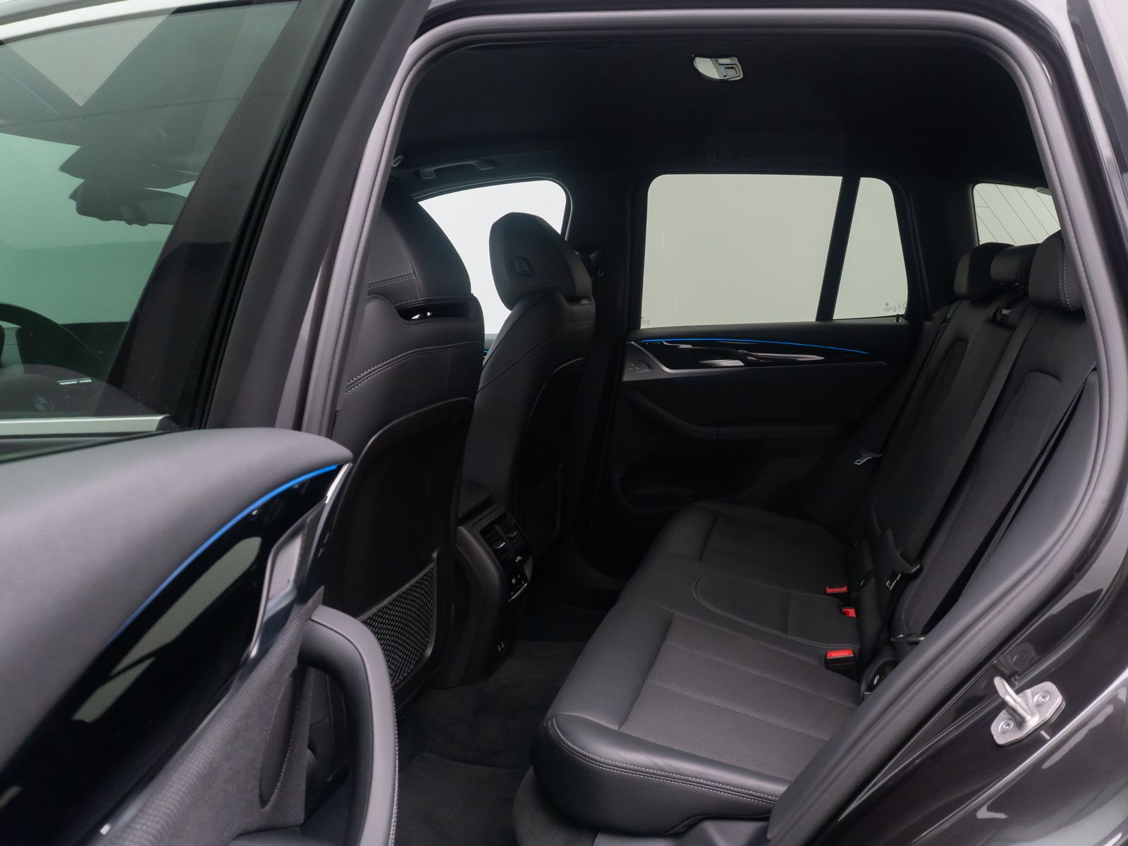 Fahrzeugabbildung BMW X3 xD30e xLine HUD DAB Kamera Alarm HiFi 19Zoll