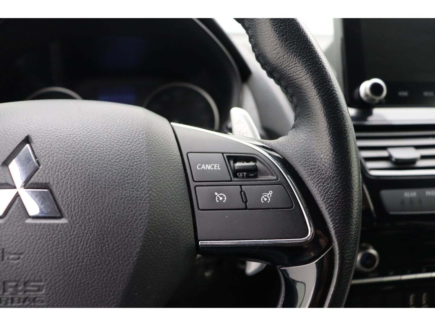 Fahrzeugabbildung Mitsubishi Eclipse Cross 2.4 Basis Hybrid 4WD