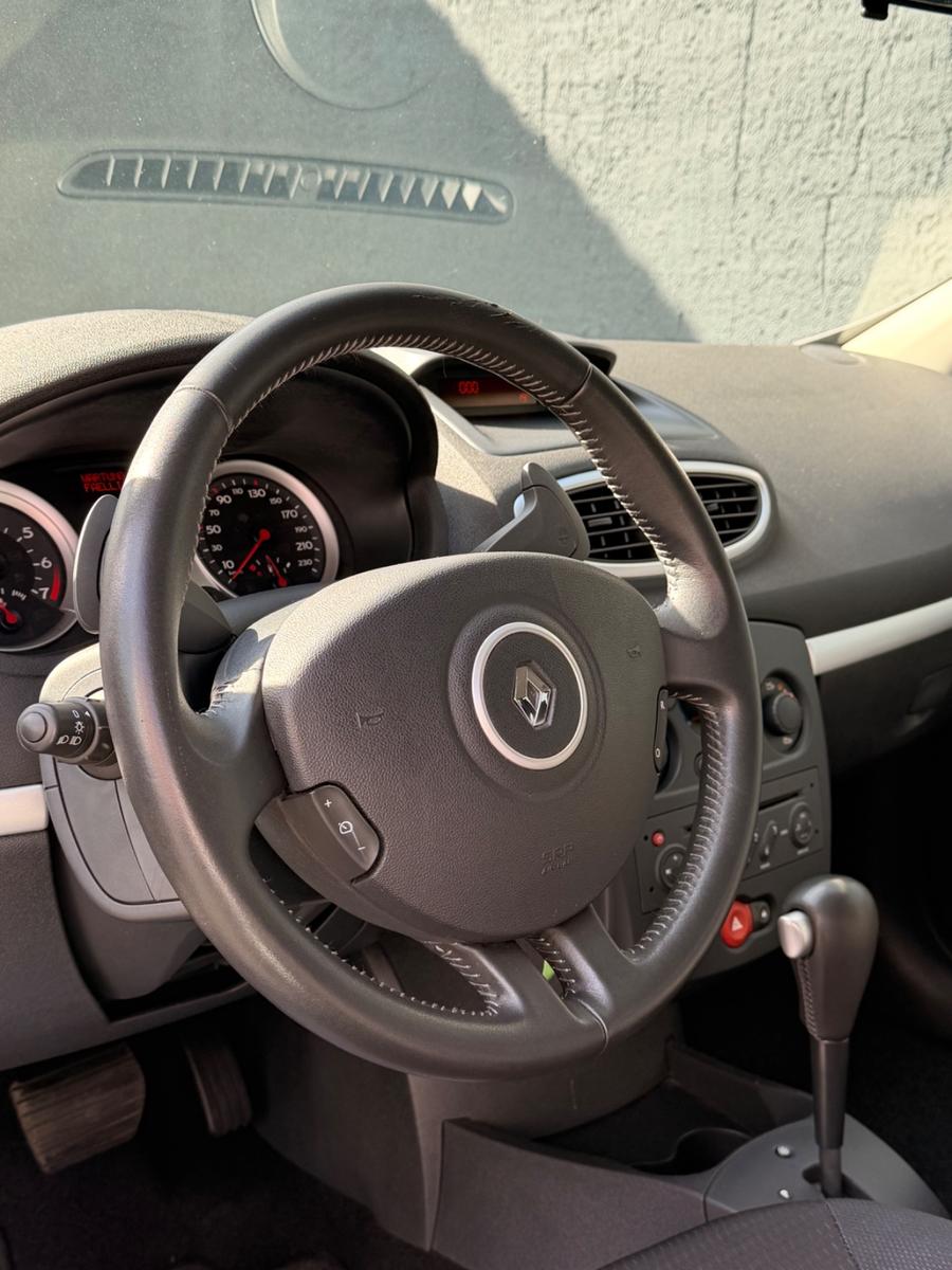 Renault Clio 2010 — photo 10