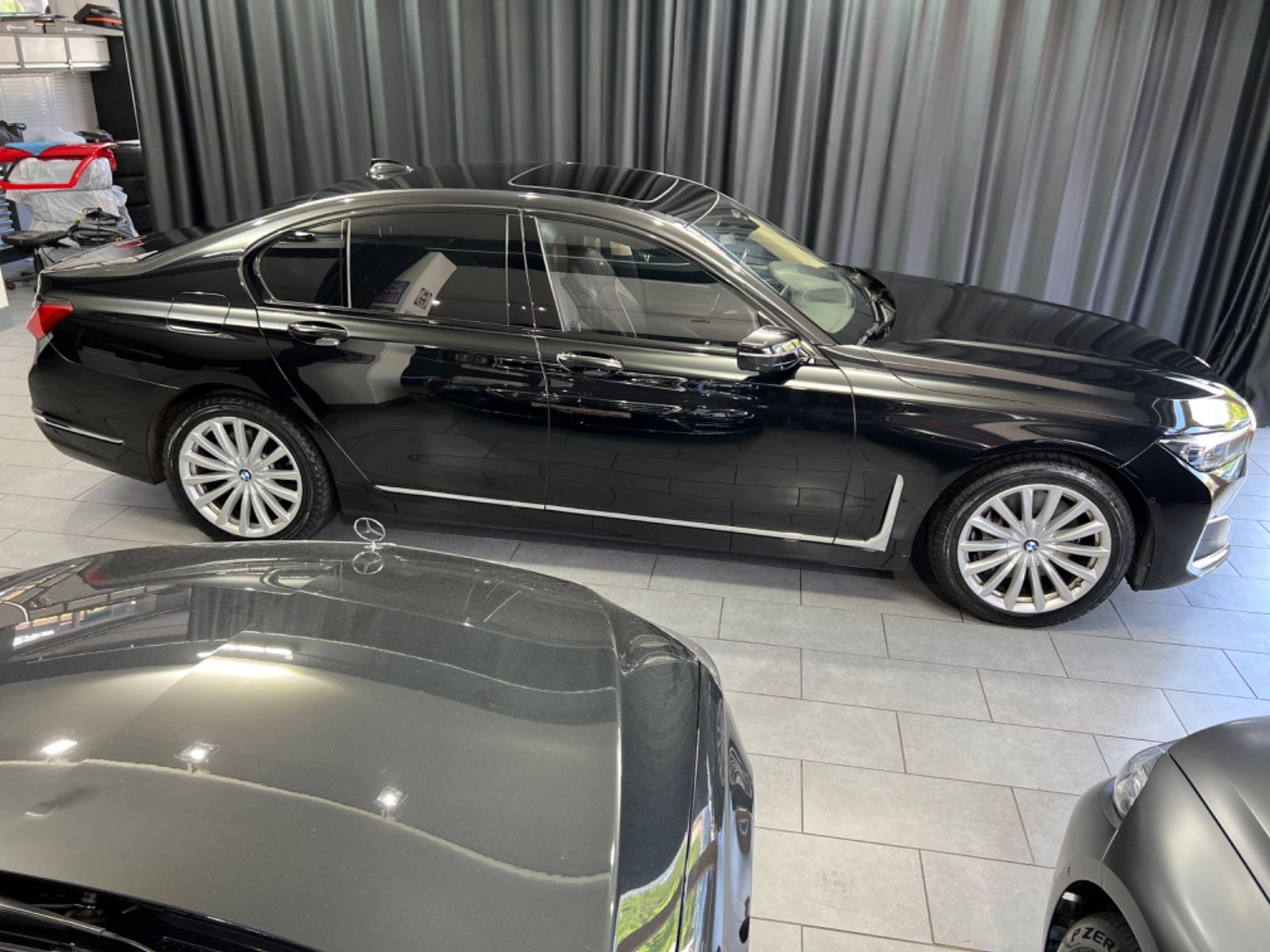 Fahrzeugabbildung BMW 750 d xDrive*LASER*TV*AHK*REMOTE-PARK*KAMERA*ACC