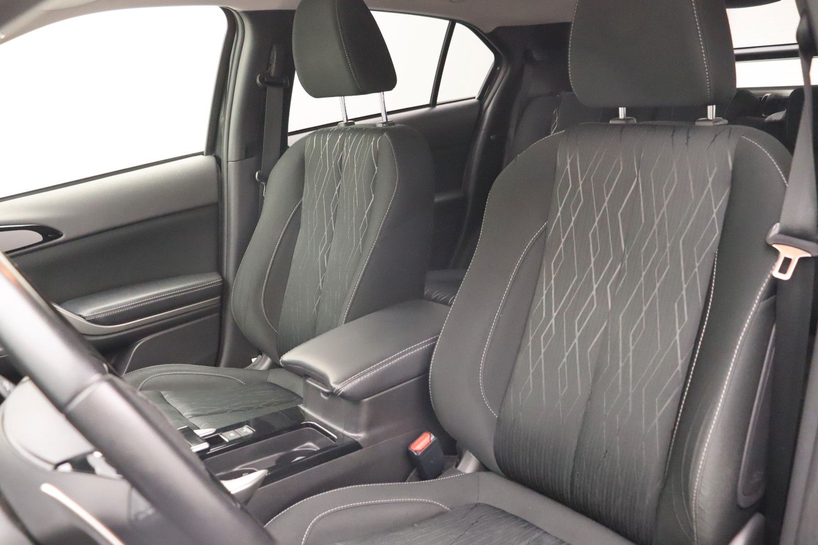 Fahrzeugabbildung Mitsubishi Eclipse Cross 1.5 Intro Edition AHK 360° LED