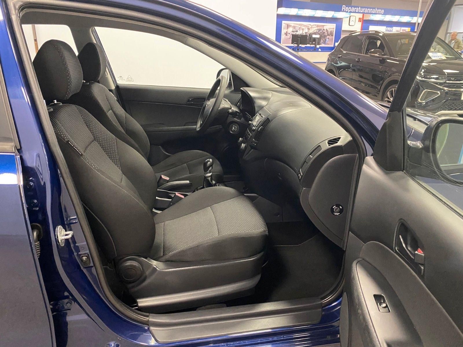 Fahrzeugabbildung Hyundai i30 1.4 Classic+ALUFELGEN+GARANTIE+KLIMA+HU NEU+