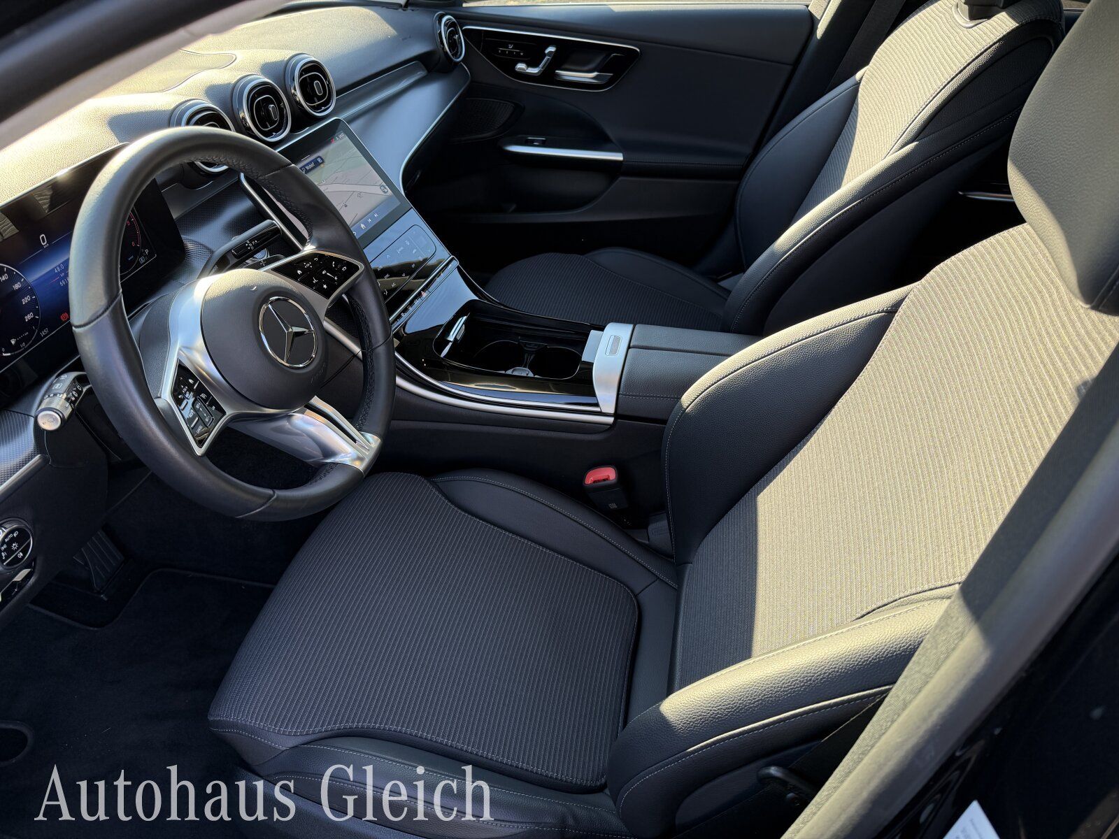 Fahrzeugabbildung Mercedes-Benz C 220 d 4MATIC T-Modell AVANTGARDE Exterieur/Nav