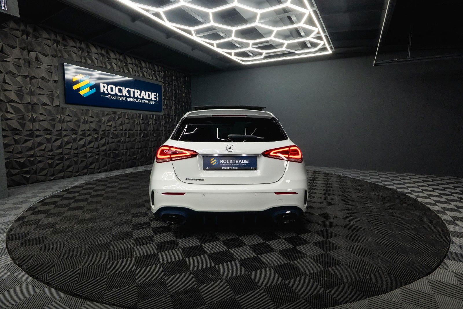 Fahrzeugabbildung Mercedes-Benz A 35 AMG 4Matic Night-Paket *Pano*LED*ACC*DAB*