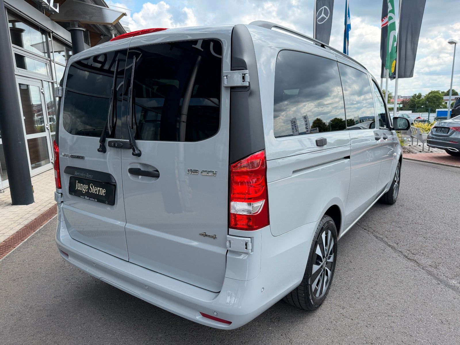 Fahrzeugabbildung Mercedes-Benz Vito 116 CDI Tourer 4x4 2xKlima AHK2,5to Stdheiz