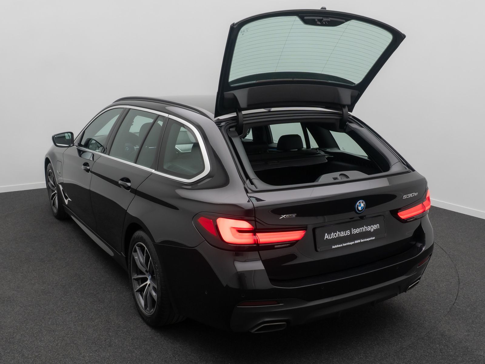 Fahrzeugabbildung BMW 530e xD M Sport Kamera DAB HiFi ACC AHK 4xKlima