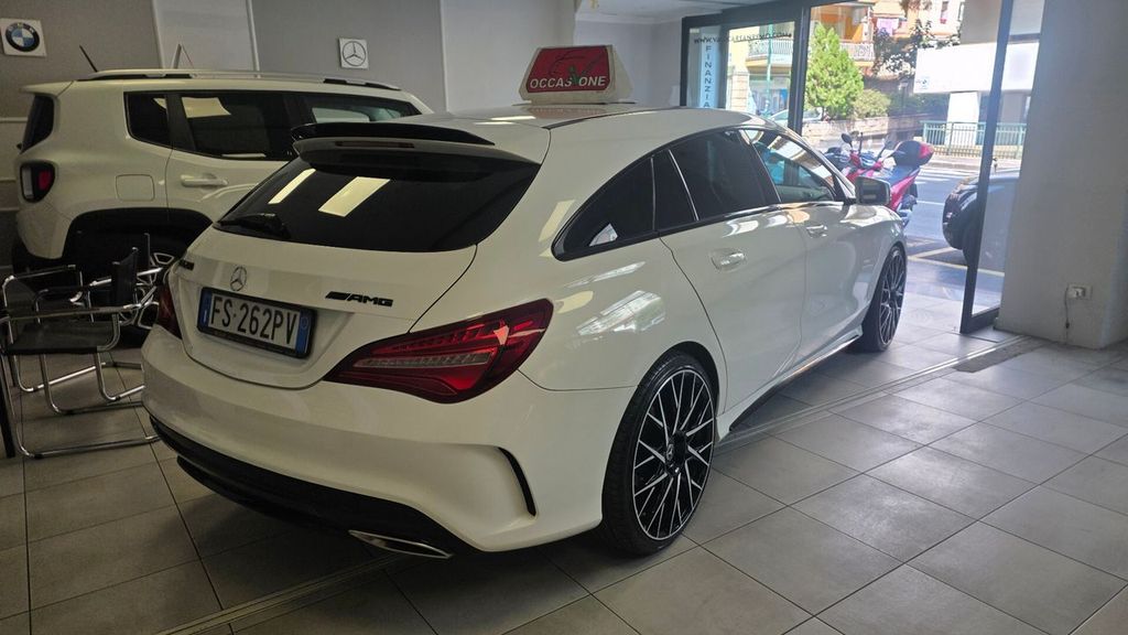 Image of Mercedes-Benz CLA 200