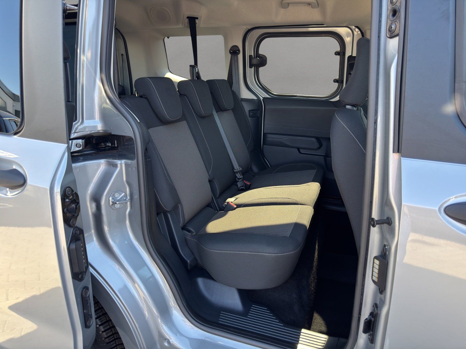 Fahrzeugabbildung Ford Tourneo Courier 1.0 Trend AHK/ACC/KAMERA/NAVI/