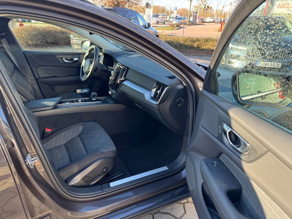 Fahrzeugabbildung Volvo V60 B3 B DKG Core+ACC+Kamera+LED