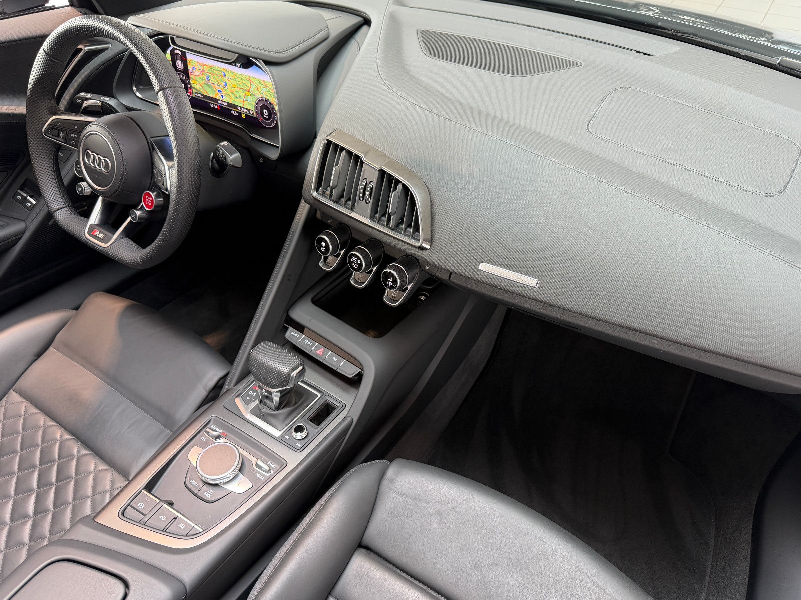 Fahrzeugabbildung Audi R8 Spyder 5.2 FSI RWD performance/BANG&OLUFSEN/