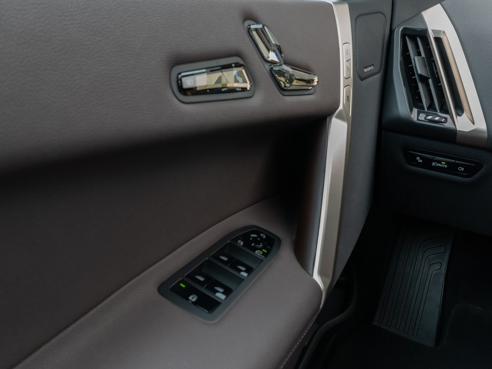 Fahrzeugabbildung BMW iX xD40 Sport DAB SoftClose SkyLounge H/K 21Zoll