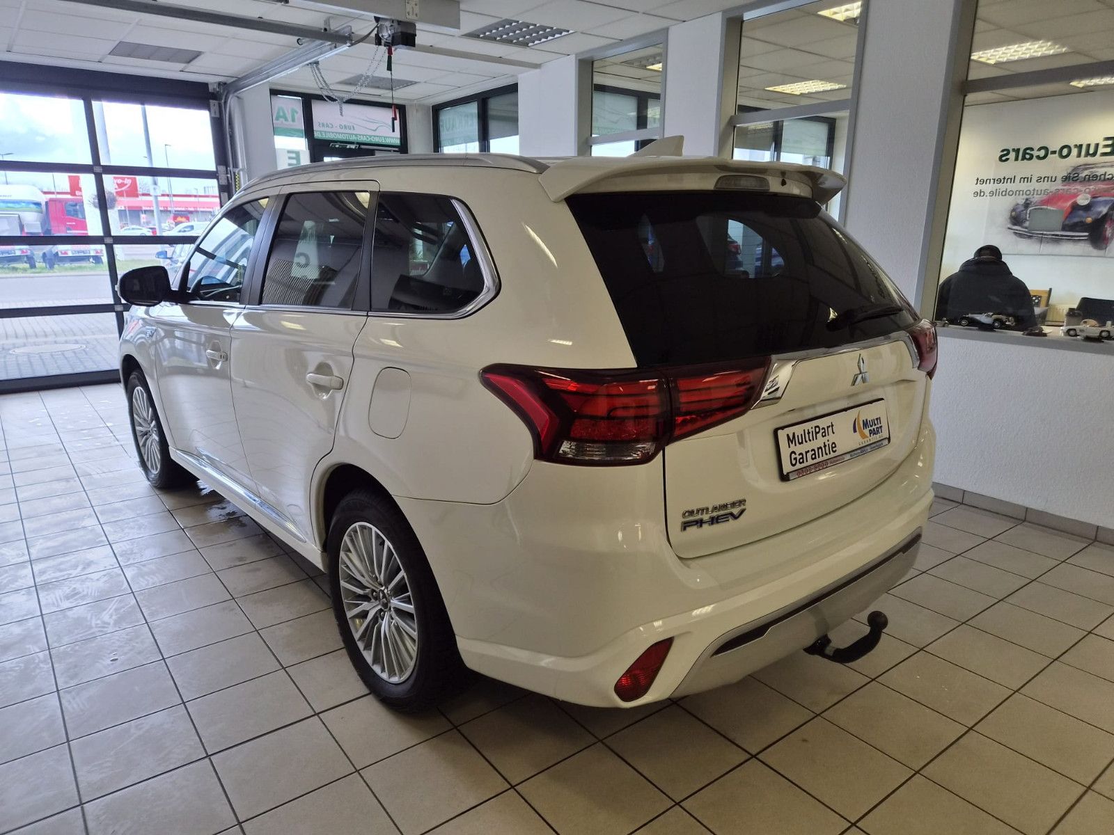 Fahrzeugabbildung Mitsubishi Outlander PHEV Basis Spirit 4WD / KAMERA /