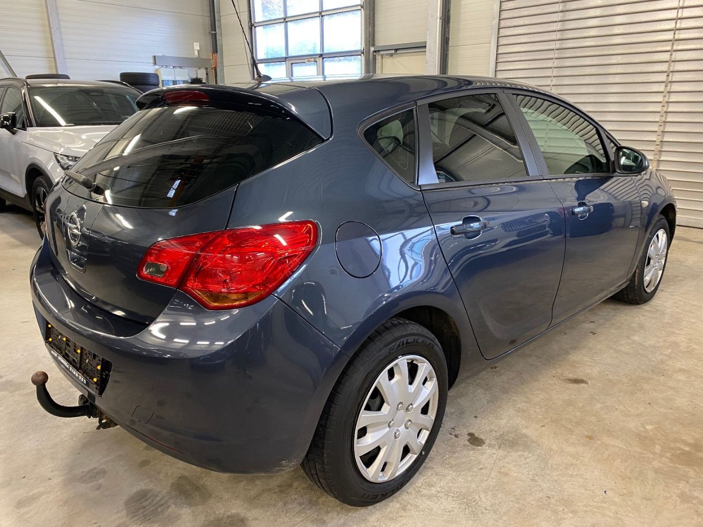 Fahrzeugabbildung Opel Astra J Lim. 5-trg. Edition AHK Klima