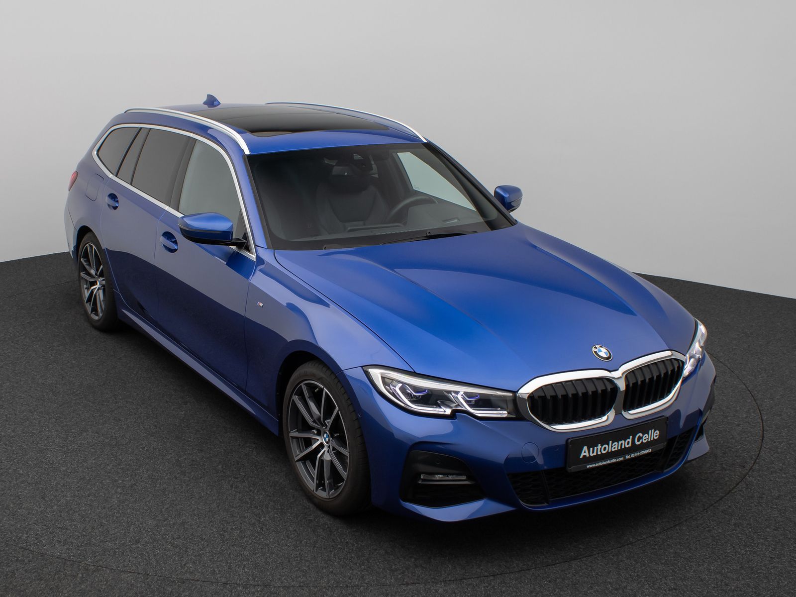 Fahrzeugabbildung BMW 320i M Sport Panorama Kamera HUD DAB HiFi Laser