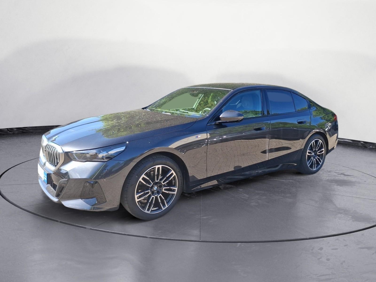 BMW 520d xDrive M SPORT Iconic Glow Driving Assistan