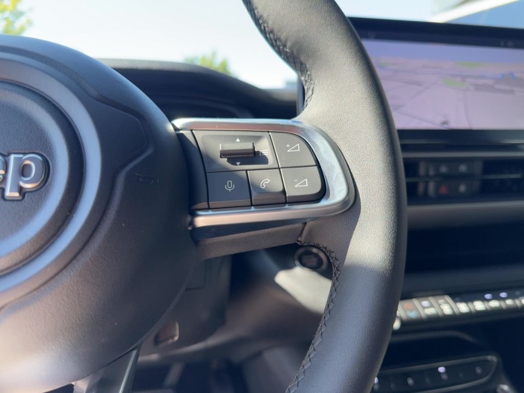 Fahrzeugabbildung Jeep Avenger e-Hybrid ALLWETTER NAVI ELEKTR HECKKL SH