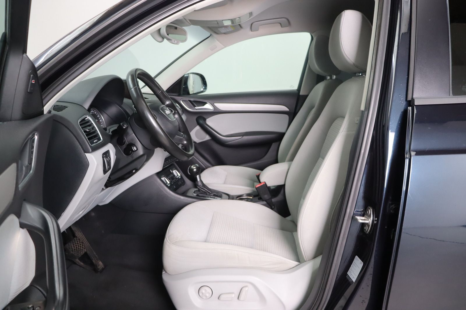 Fahrzeugabbildung Audi Q3 2.0 TFSI S tronic quattro * Standhzg. *