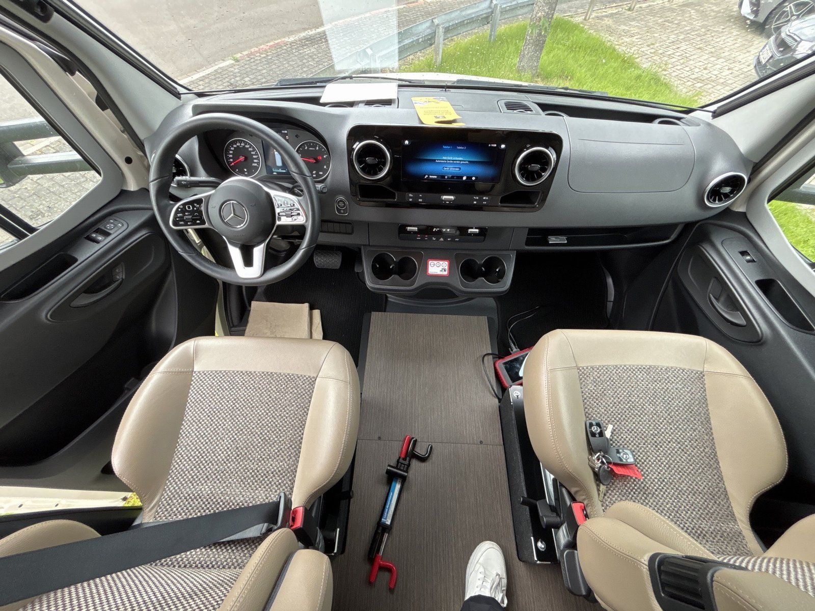 Fahrzeugabbildung Carthago C-Tourer T 143 LE Sprinter 417 CDI DISTRO LED TV