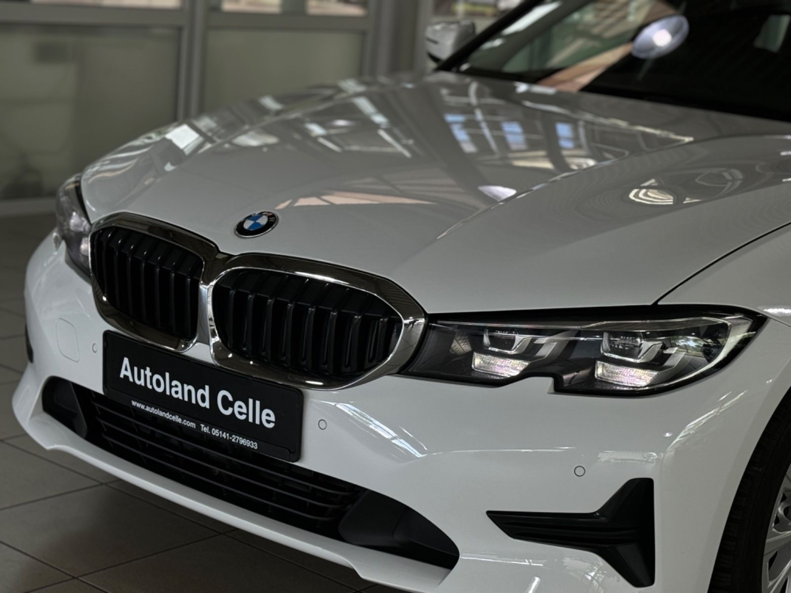 Fahrzeugabbildung BMW 330e Advantage DAB CockPit+ PDC Geschwindigkeit