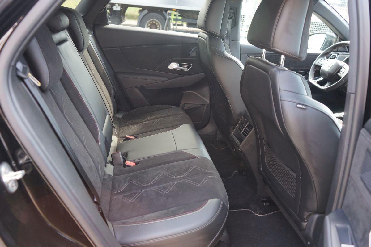 Fahrzeugabbildung DS Automobiles DS7 (Crossback) Performance Line + 360 Kamera