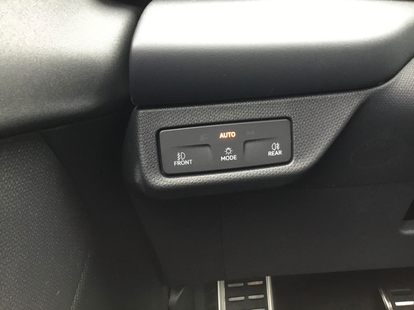 Fahrzeugabbildung CUPRA Terramar 1.5 eTSI DSG+AHK+Pano+360°+Headup+ACC
