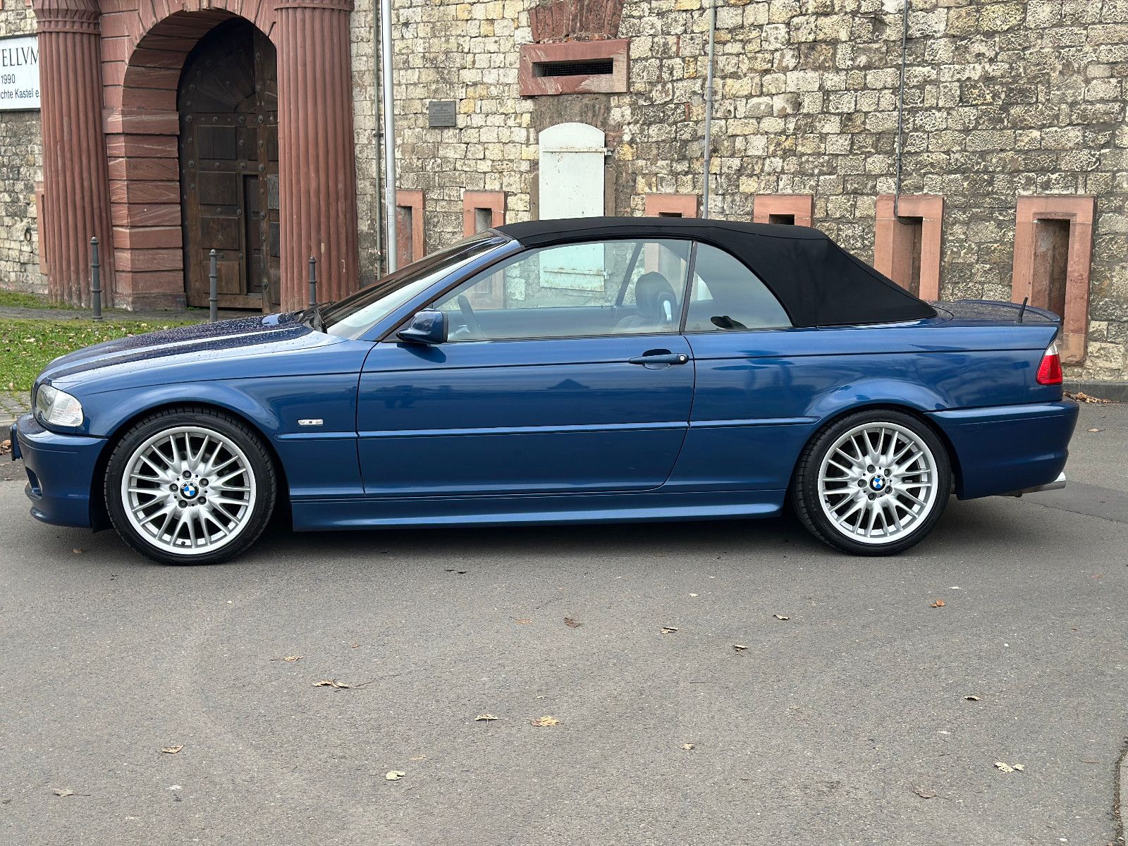 Fahrzeugabbildung BMW 318 CI CABRIO E46 M-SPORTPAKET PDC REMUSAUSPUFF