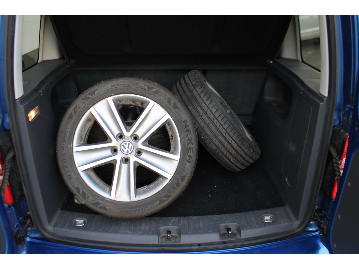 Fahrzeugabbildung Volkswagen Caddy Kombi Cross BMT AHK-abnehmbar Mehrzonenkli
