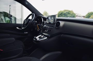Mercedes V 220 - 9