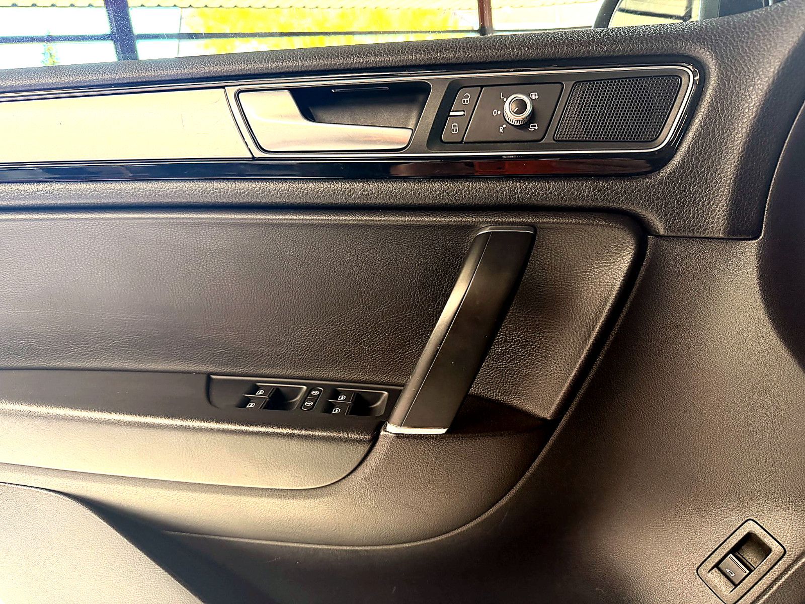 Fahrzeugabbildung Volkswagen Touareg V6 TDI Terrain Tech 4Mot/NAVI/LED/LEDER