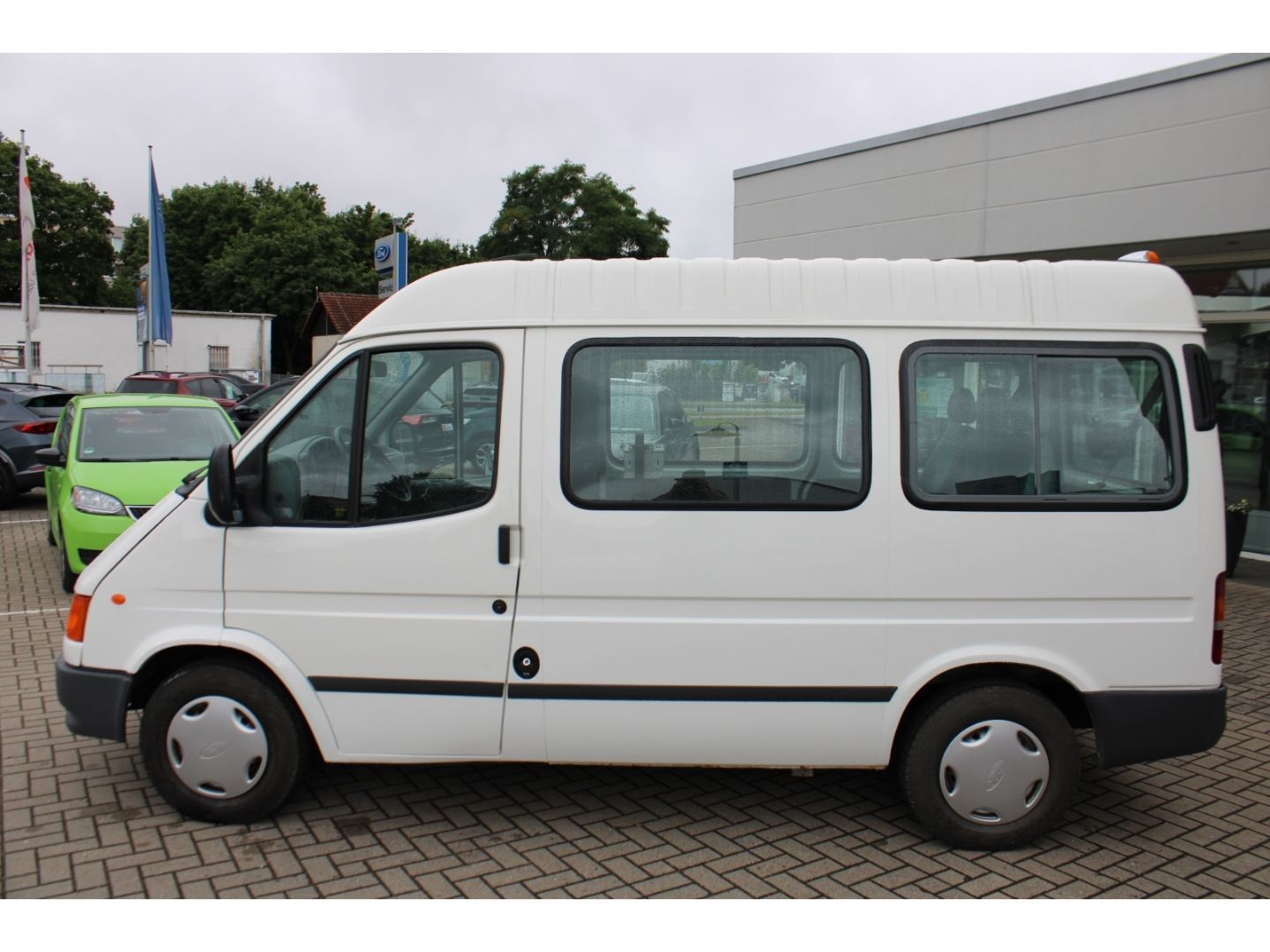 Fahrzeugabbildung Ford Transit Kombi 2.5 FT 100 Behindertengerecht Roll