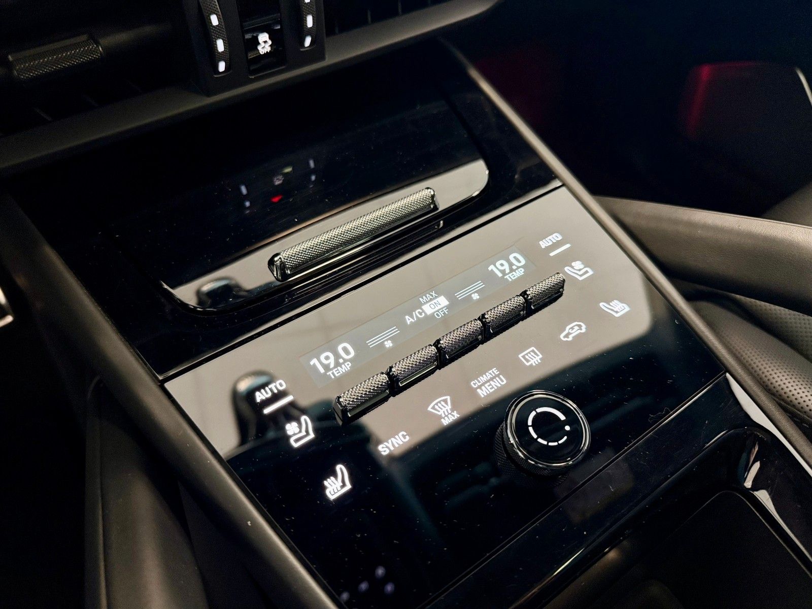 Fahrzeugabbildung Porsche Cayenne Turbo E-Hybrid SportDesign/PCCB/PTS/AHK