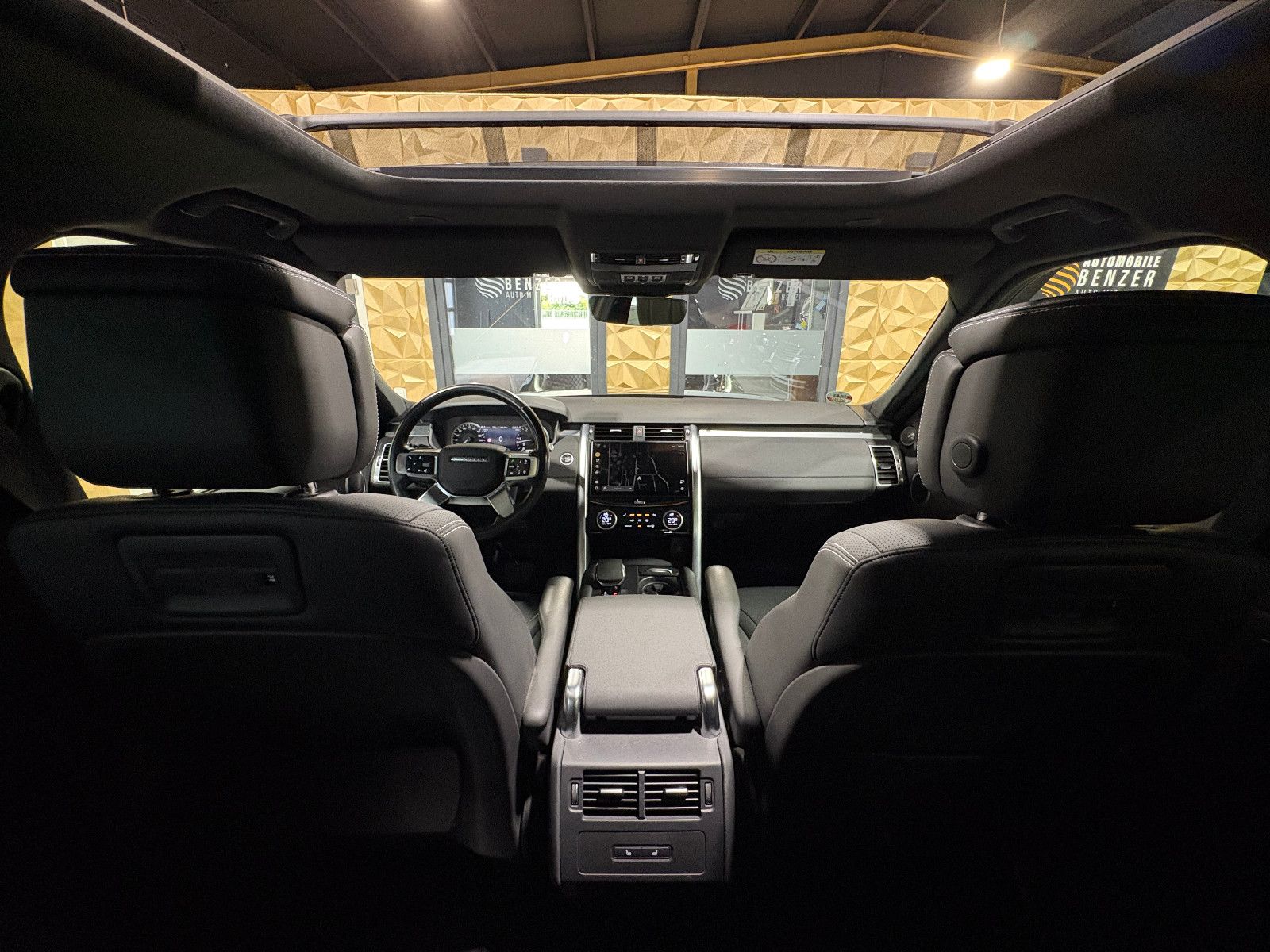 Fahrzeugabbildung Land Rover Discovery 5 SE D250 AWD/PANO/ACC/360°/APPLE/AHK/