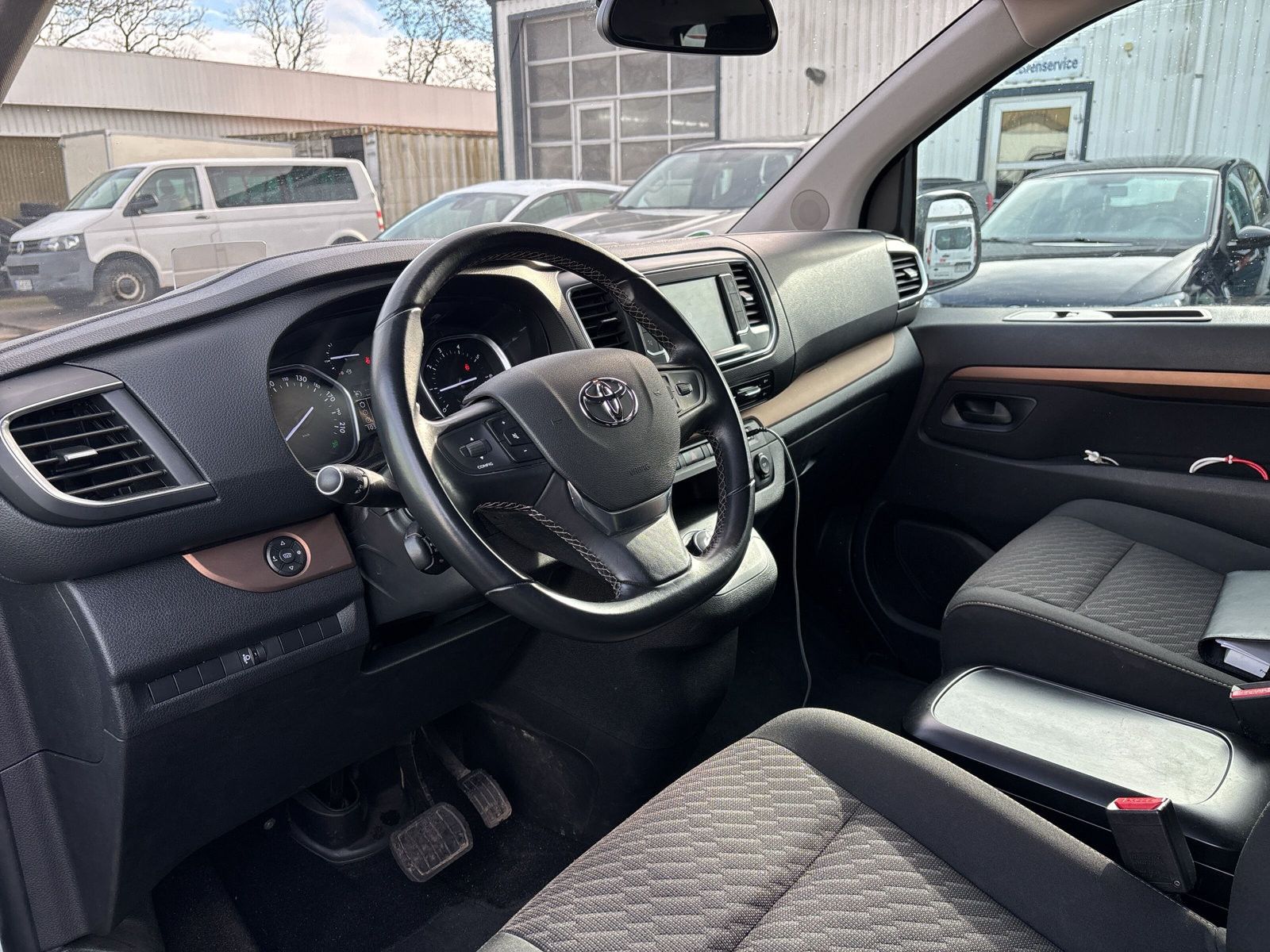 Fahrzeugabbildung Toyota Proace Crosscamp / Aufstelldach/ HeadUp