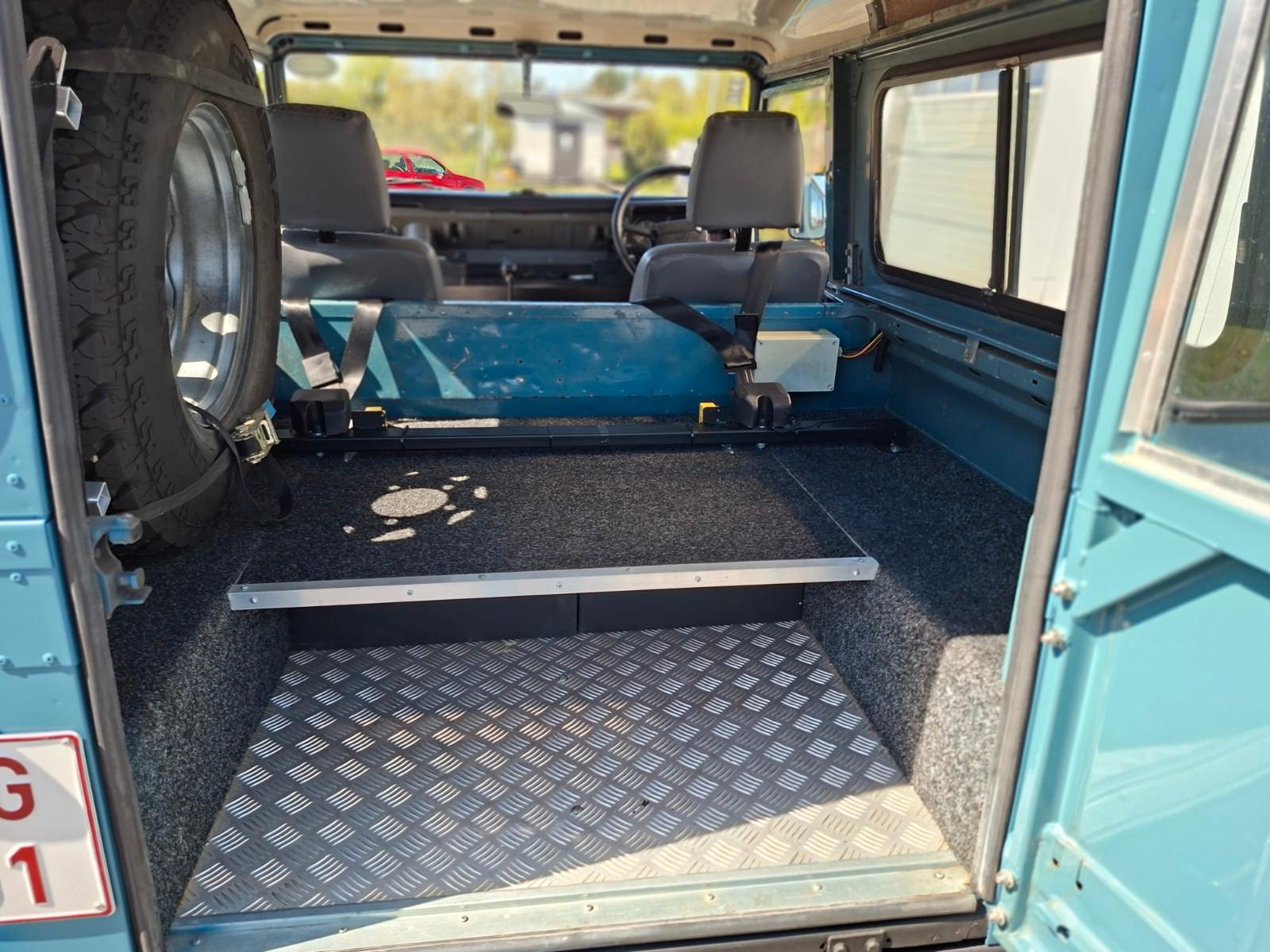 Land Rover Defender