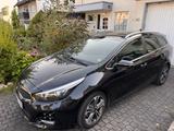 Kia Scheckheft-gepflegt / TÜV + AU neu - Kia cee'd Sportswagon von privat