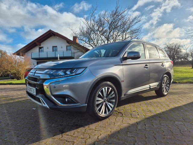 Mitsubishi Outlander Diamant Edition+ AT 4WD WR