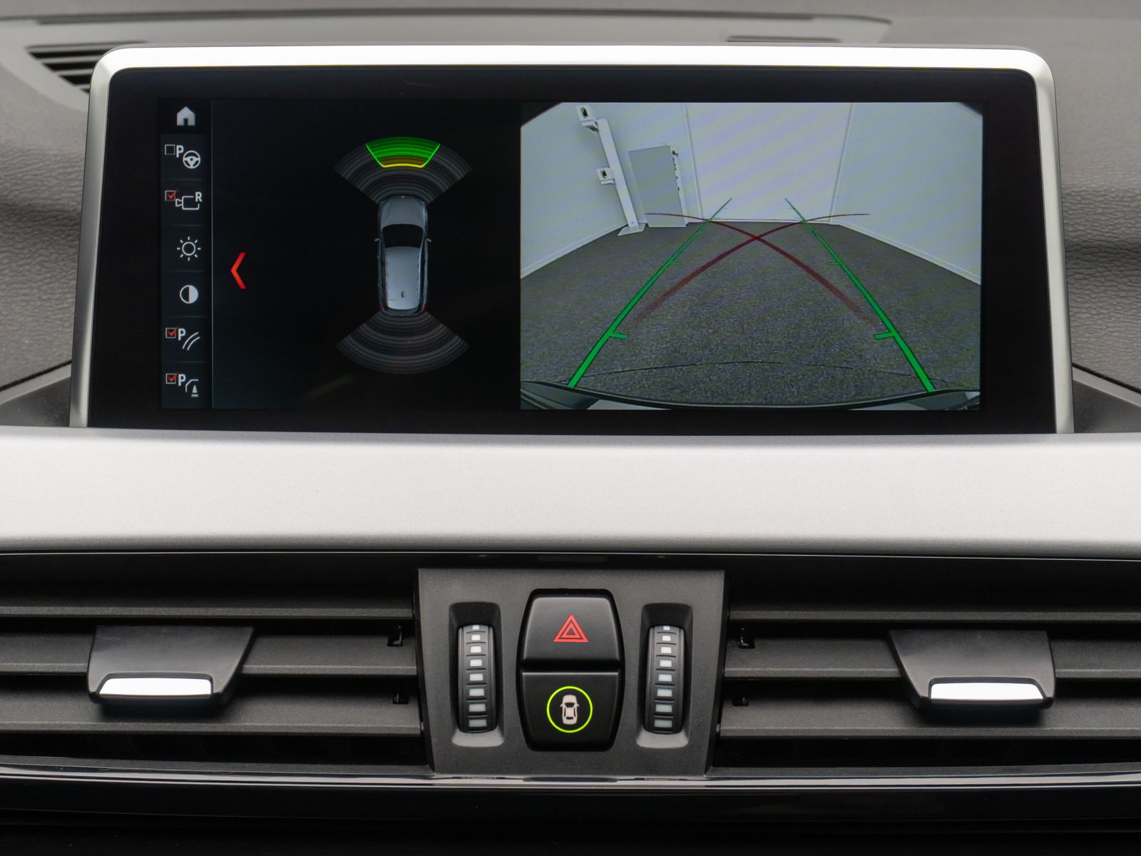 Fahrzeugabbildung BMW X1 sD18i Panorama Kamera DAB Navi Komfort Leder