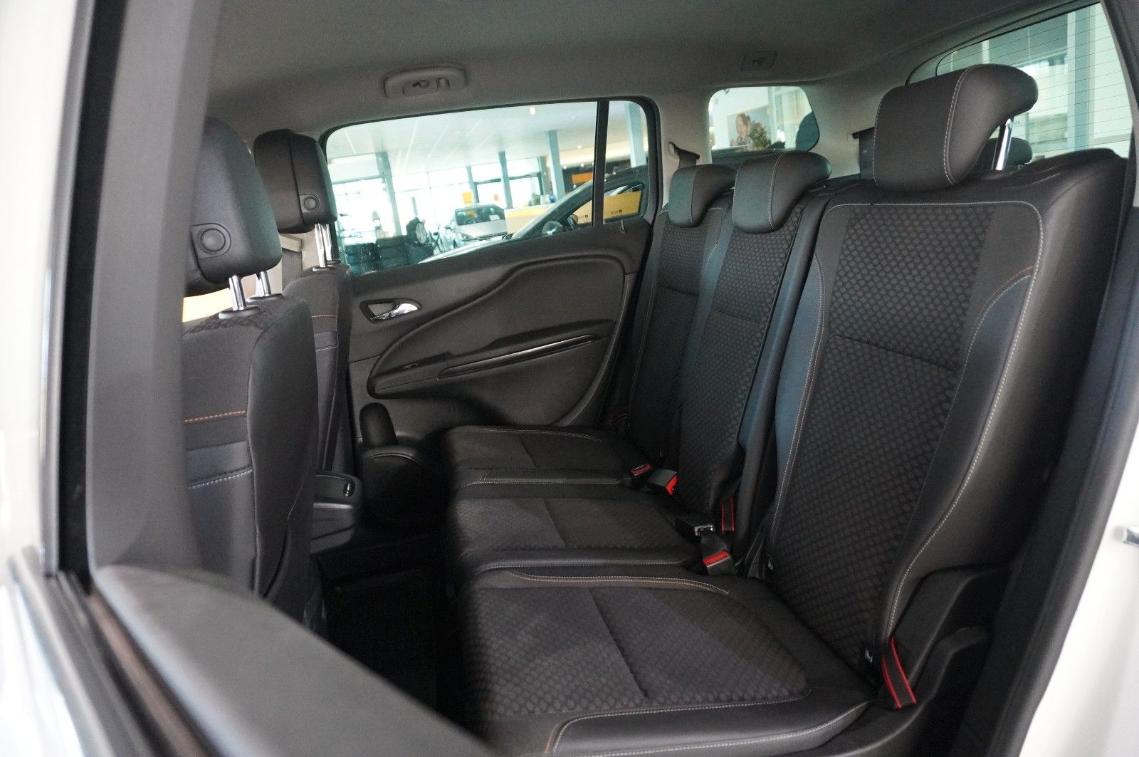 Fahrzeugabbildung Opel Zafira C 1.4T INNOV. 7-SITZ NAVI/LED/KAMERA/AHK