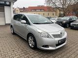 Toyota Verso 2.2 D-4D Executive 7 Sitzer/Tüv neu - silberne Toyota Verso