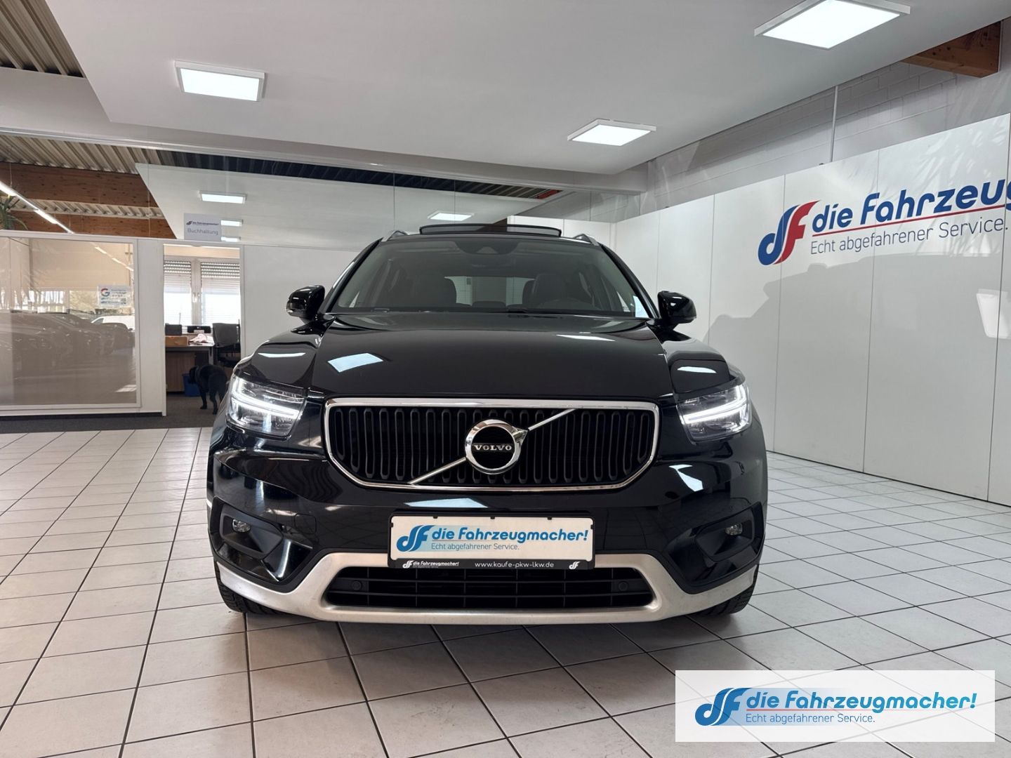 Fahrzeugabbildung Volvo XC40 Momentum Pro 2WD T4 Navi Digitales Cockpit